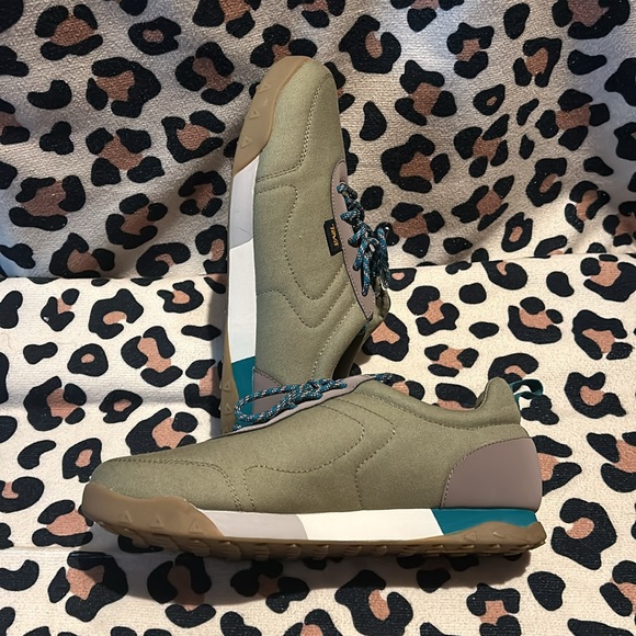 Teva Women’s Terra Canyon Hiker, Upper made of cotton and canvas, rugged sole. - Picture 3 of 5